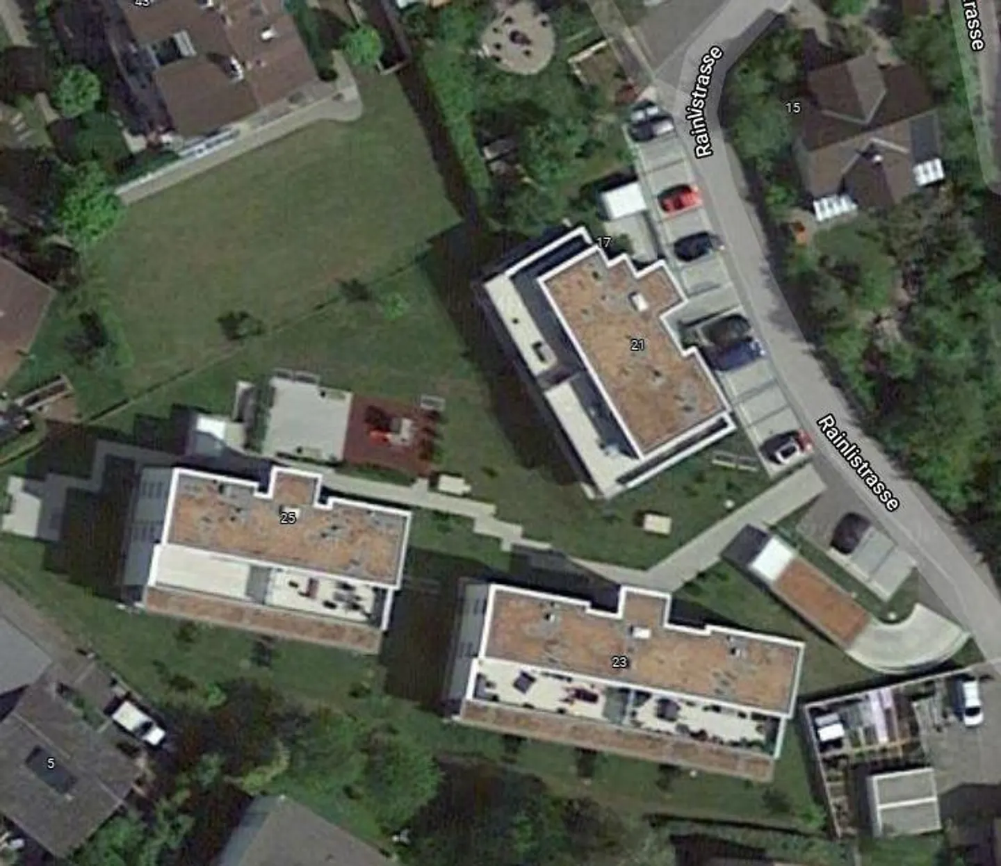 Places de stationnement extérieures et places de stationnement à louer - Photo 3 sur 4