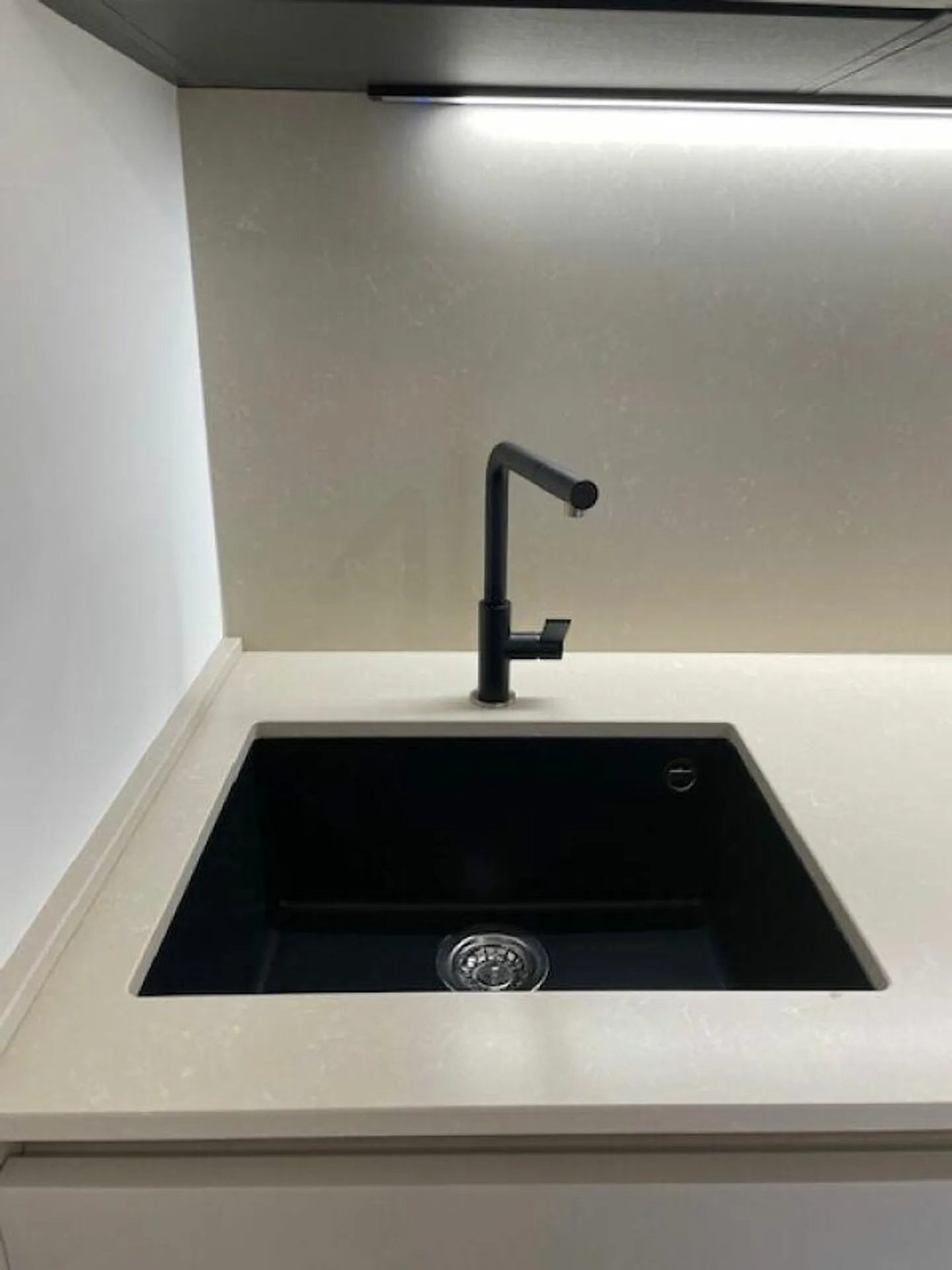 Affittiamo splendido 2.5 locali con giardino - Foto 7 di 22