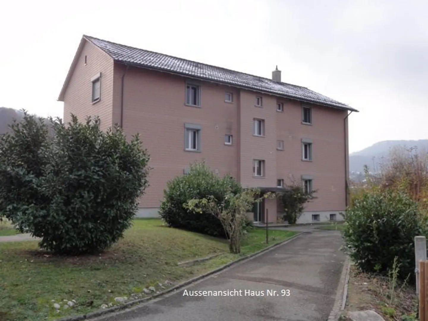 Bright, Cozy Apartment with Green Surroundings - Photo 1 of 7
