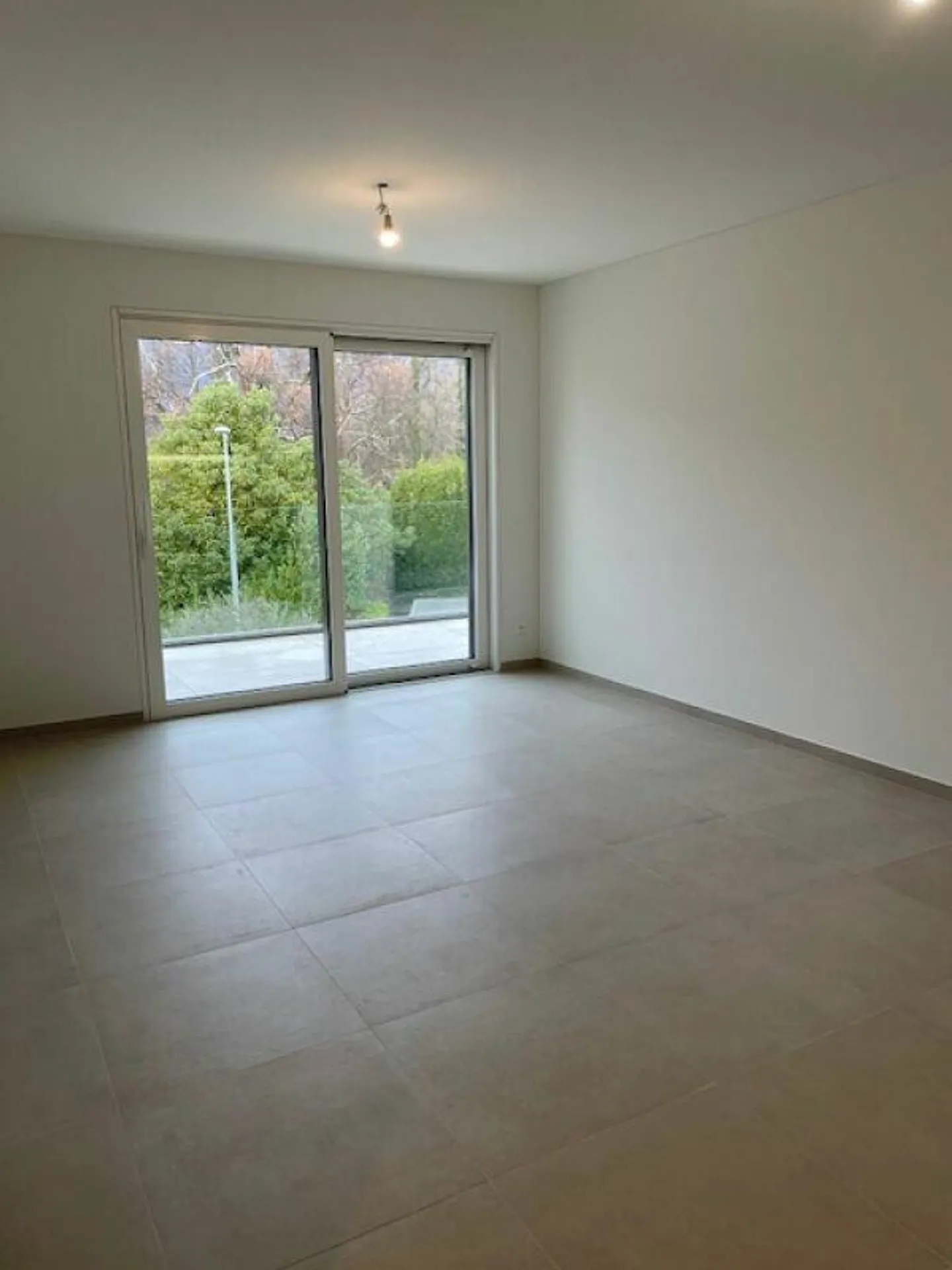 Affittiamo splendido 2.5 locali con giardino - Foto 9 di 22