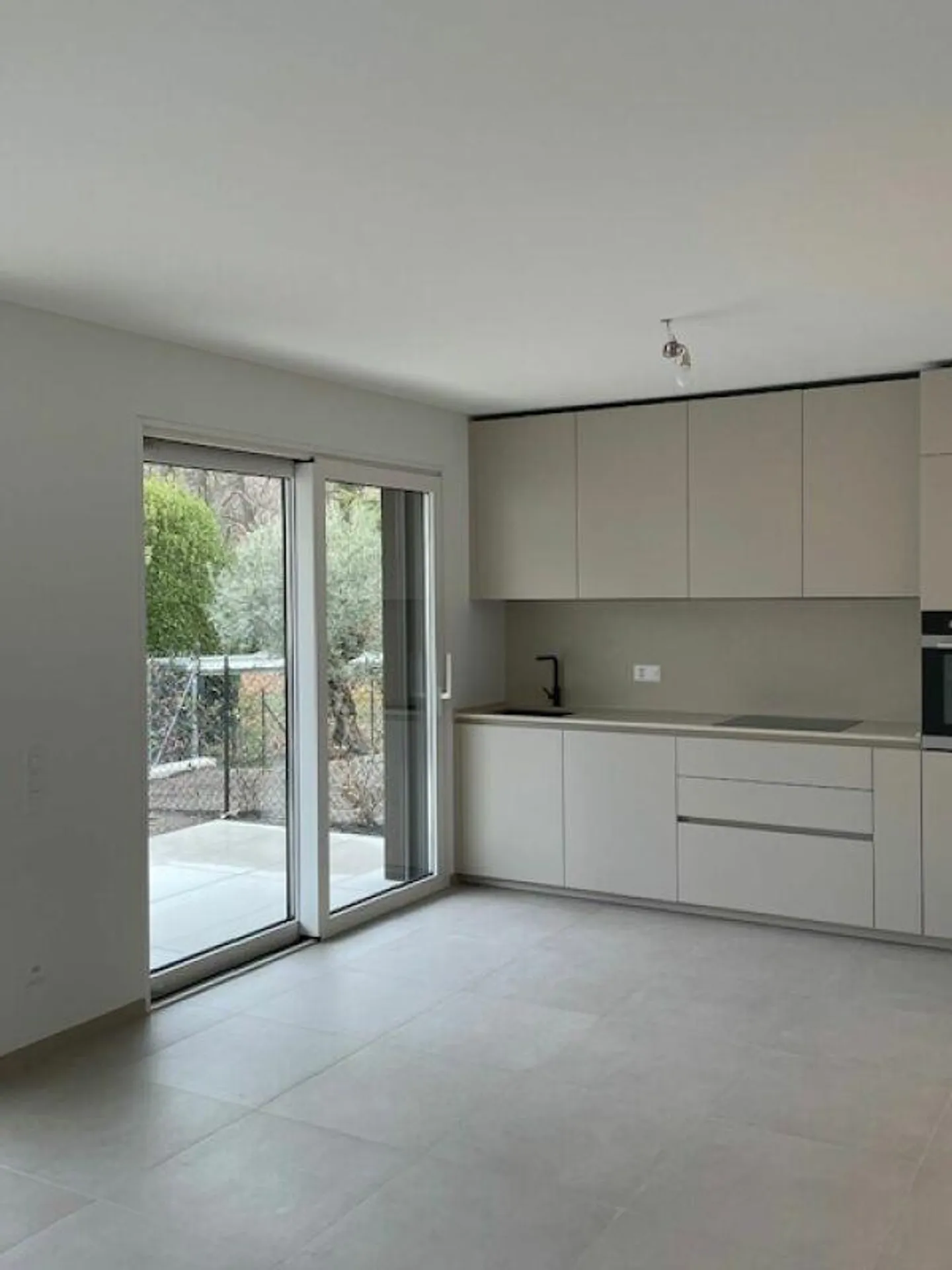 Affittiamo splendido 2.5 locali con giardino - Foto 18 di 22