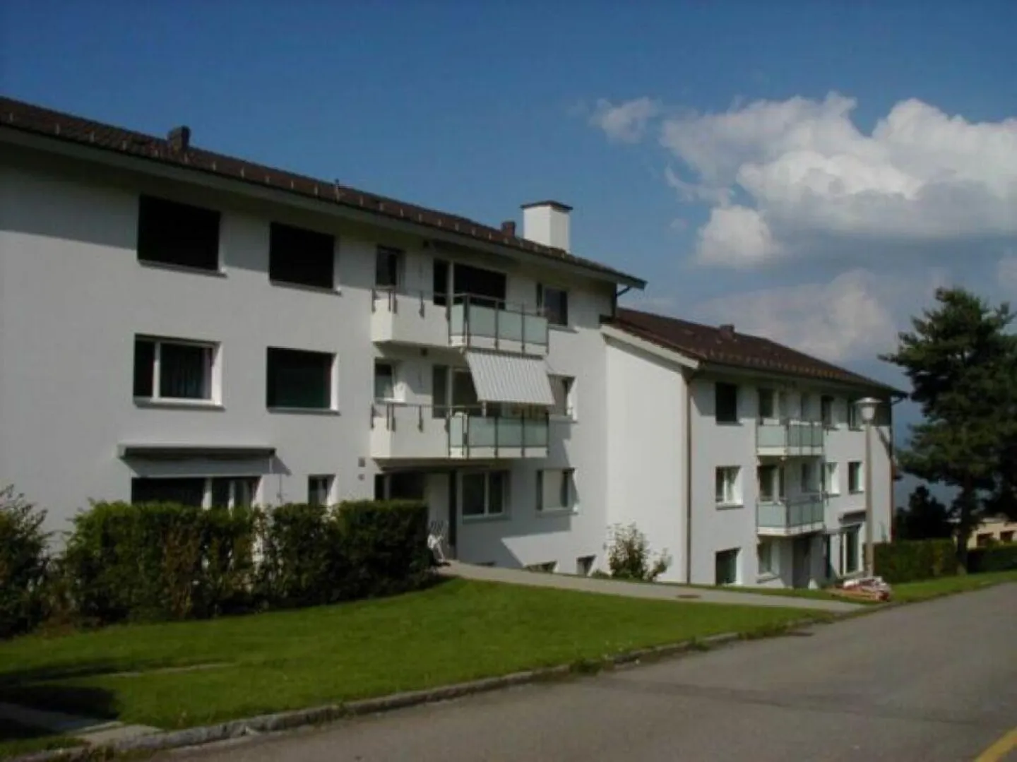 Accogliente appartamento di 3 stanze nel verde con vista lago - Foto 1 di 5