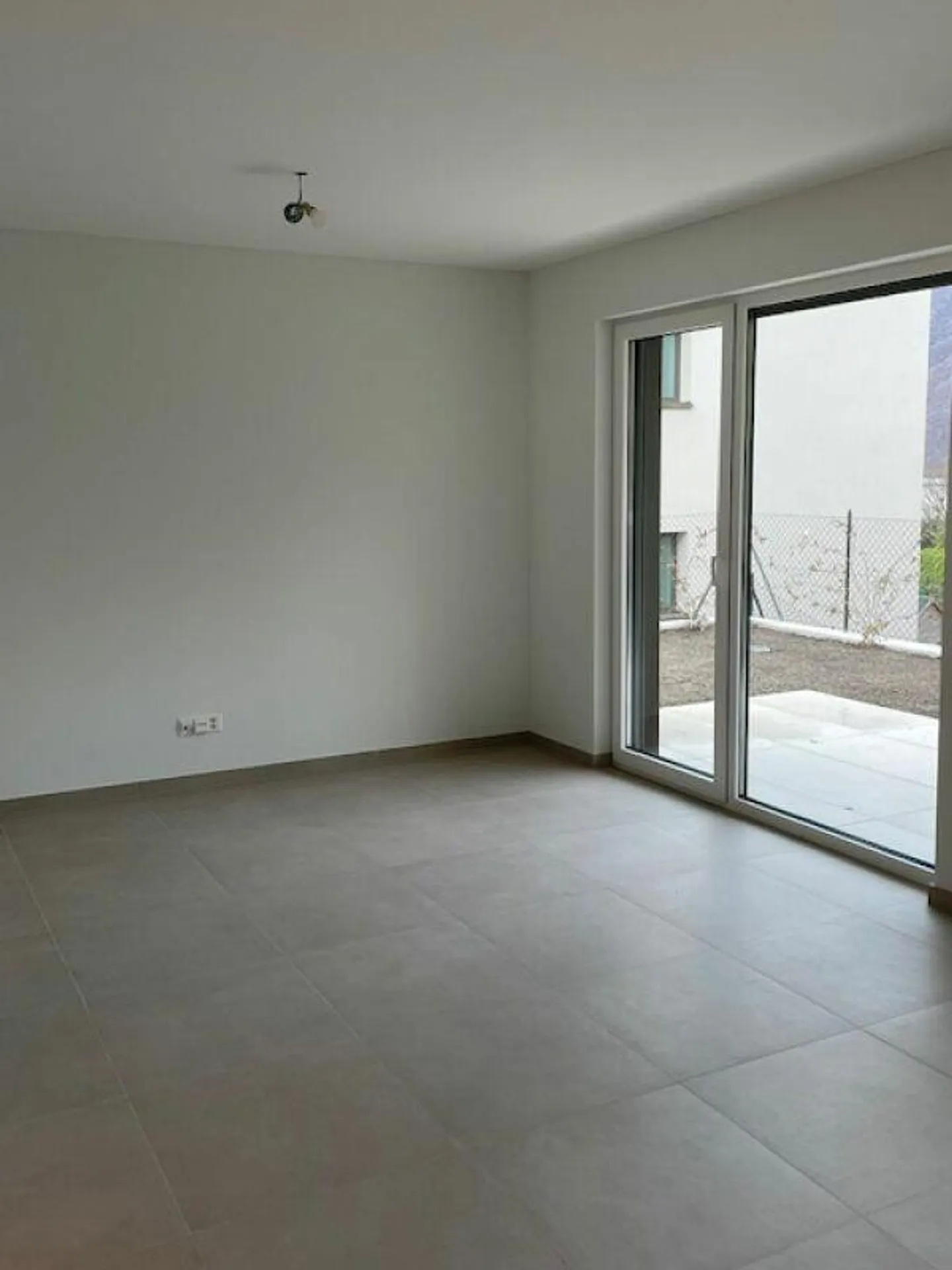 Affittiamo splendido 2.5 locali con giardino - Foto 20 di 22