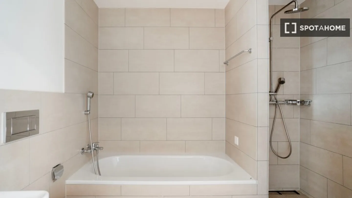 Découvrez, visitez et louez votre nouveau chez-vous en ligne en toute confiance. - Photo 13 sur 18