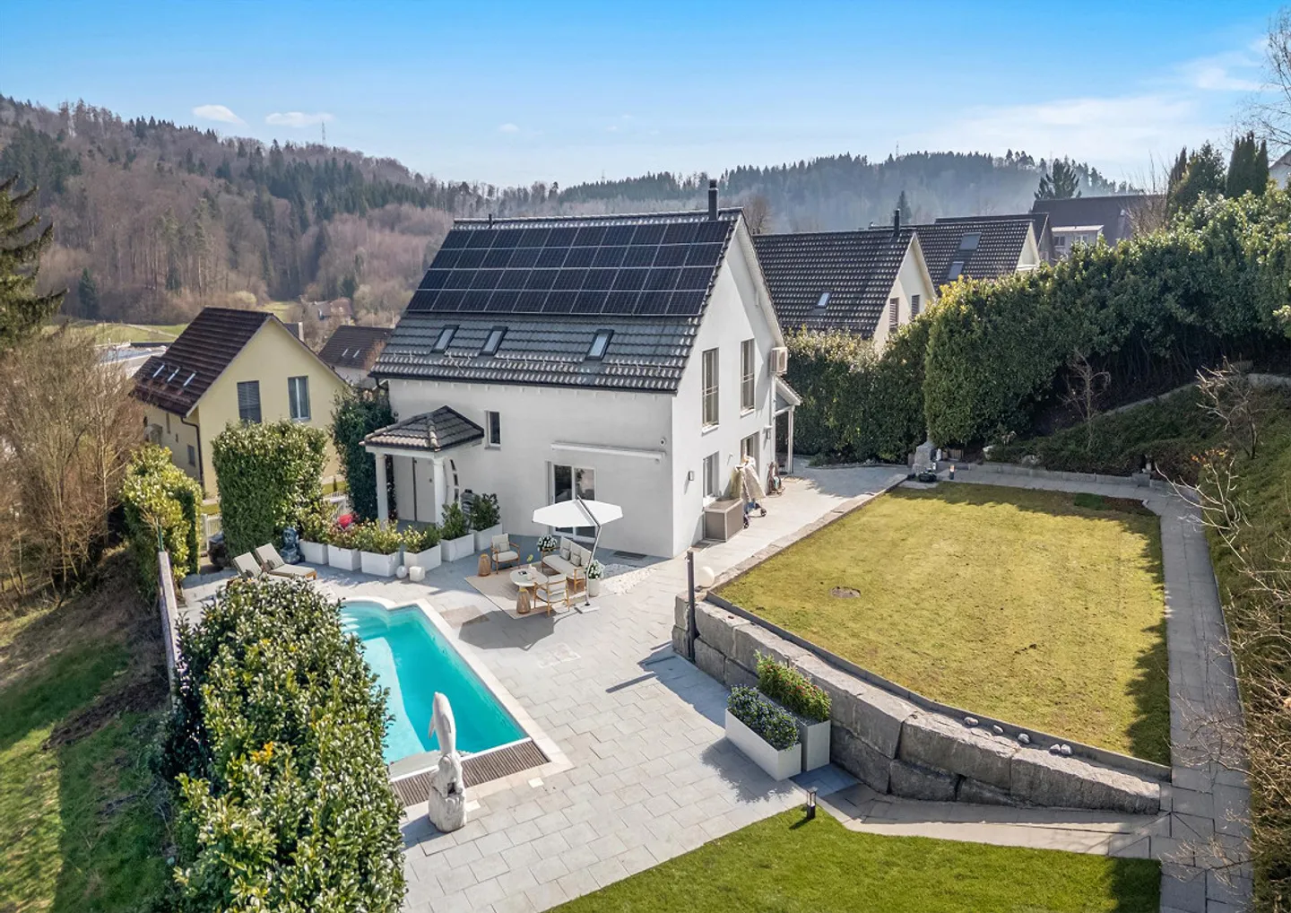 Wohnen mit Urlaubsgefühl - Stilvolles Eigenheim mit Pool - Photo 3 of 4