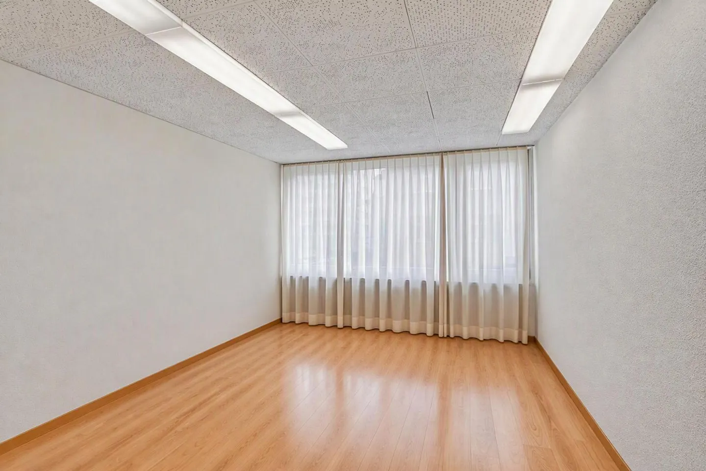 Espace de bureau et de pratique lumineux dans un emplacement central à Rapperswil - Photo 7 sur 10