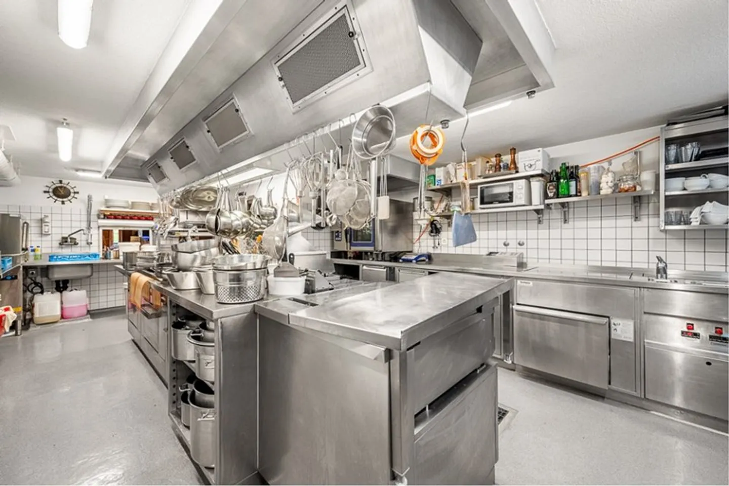 Popular Gastro/Hotel Business in Elm - Photo 5 of 13