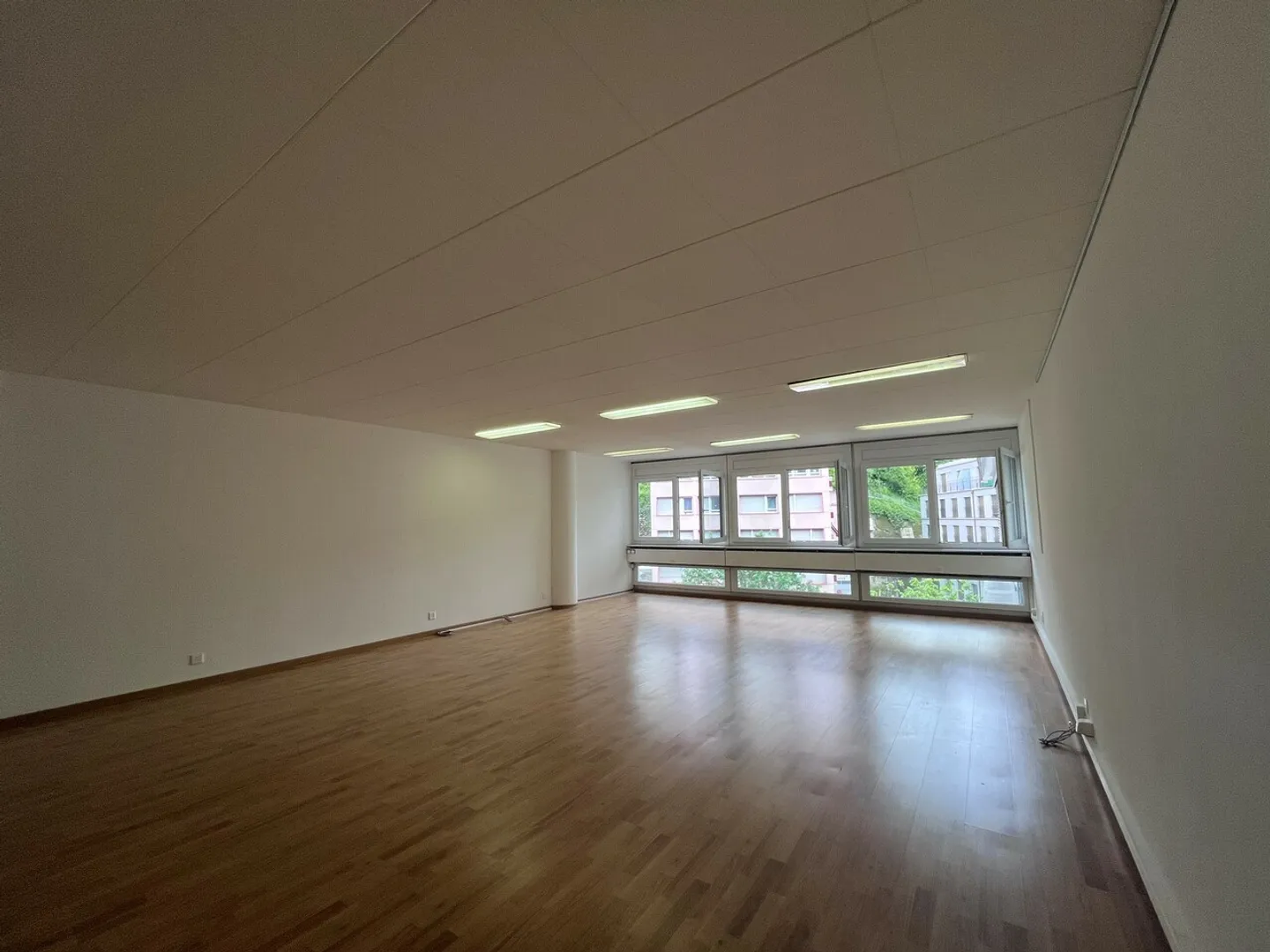 Bureau rénové de 366m2 - Centre-ville de Lausanne - Photo 6 sur 9