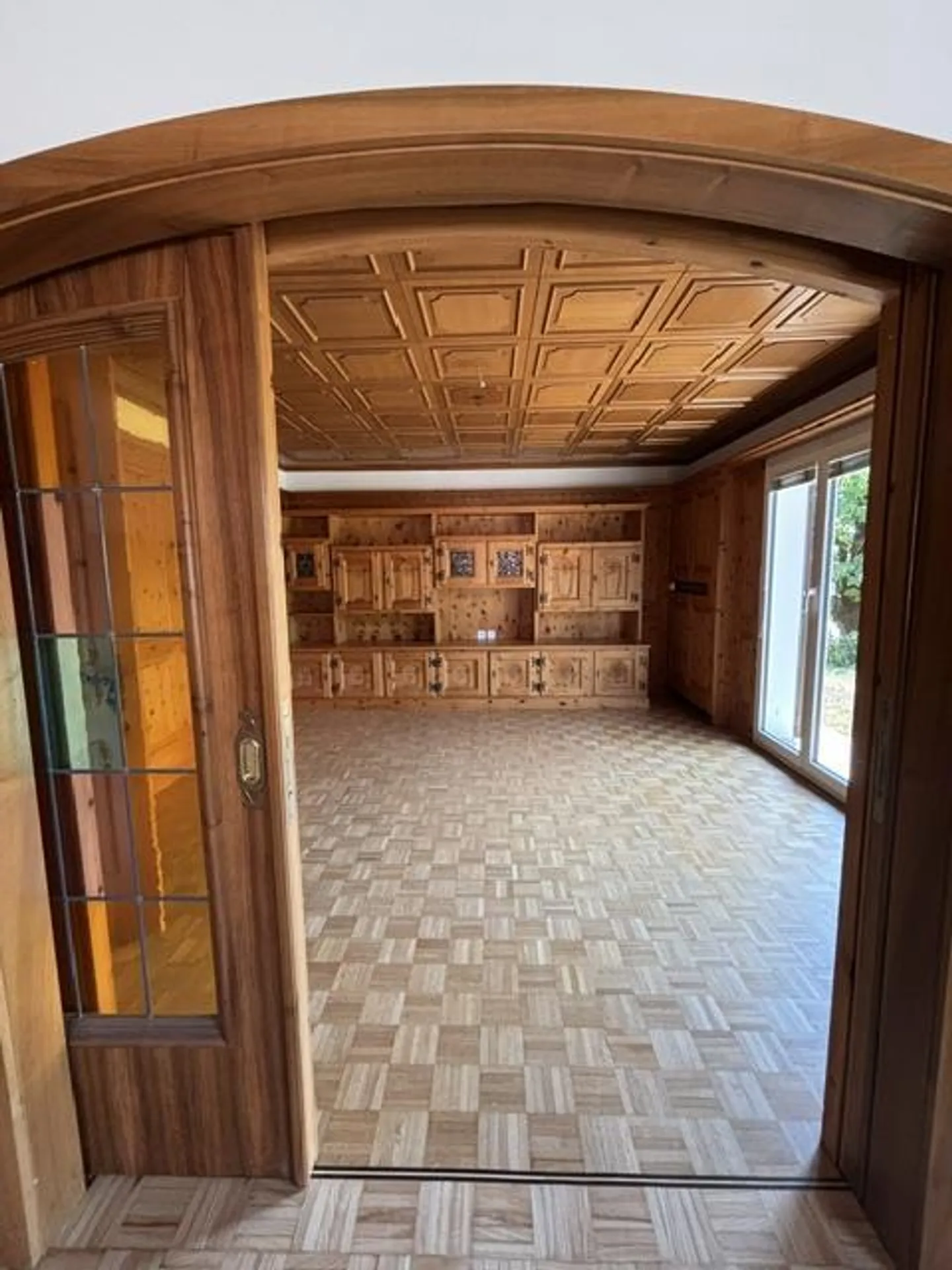 Renovated 6.5-Room Single-Family Home in a Quiet Location - Photo 4 of 9