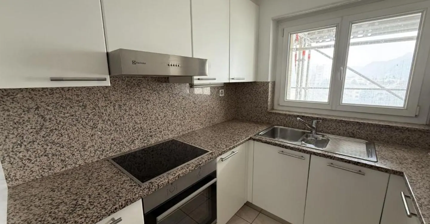 Bright, spacious, refreshed: 4½ rooms with panoramic view - Photo 4 of 6