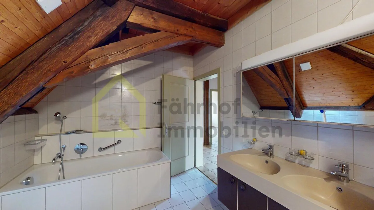 Large Maisonette Apartment with Castle Feeling - Photo 7 of 14