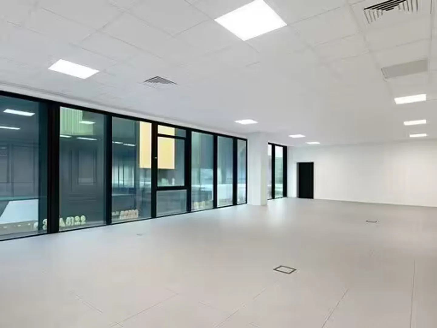 Centre commercial à vendre - Photo 2 sur 2