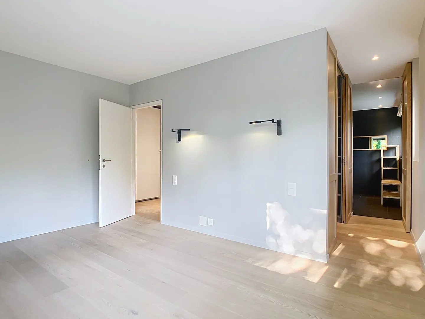 Villa jumelée par les garages - Photo 7 sur 16