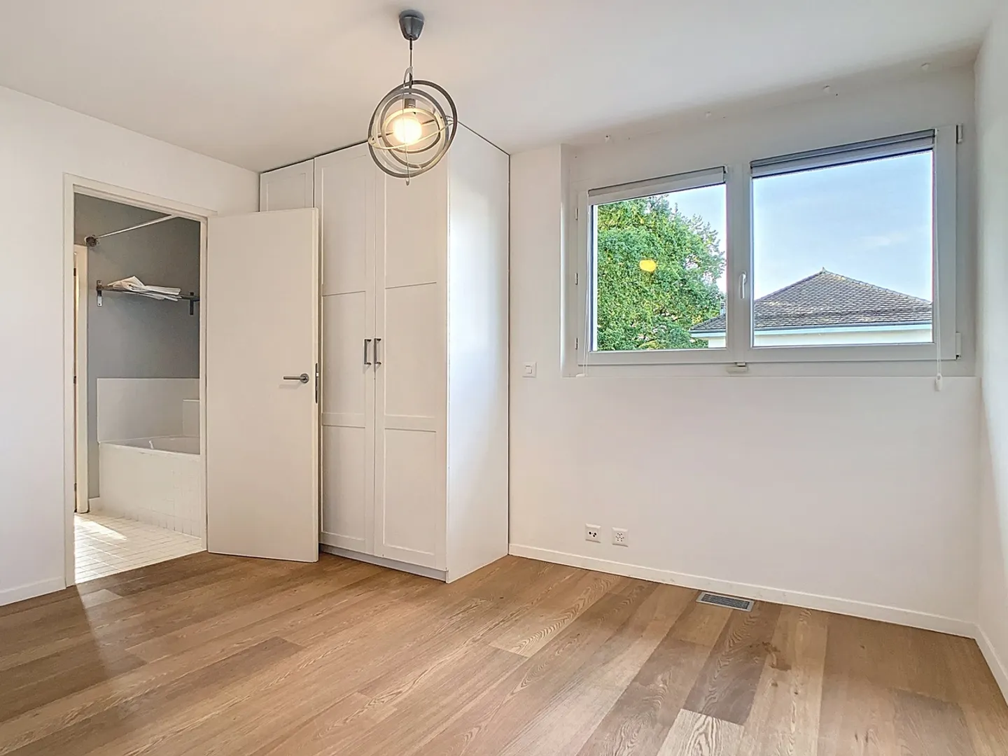 Villa jumelée par les garages - Photo 11 sur 16