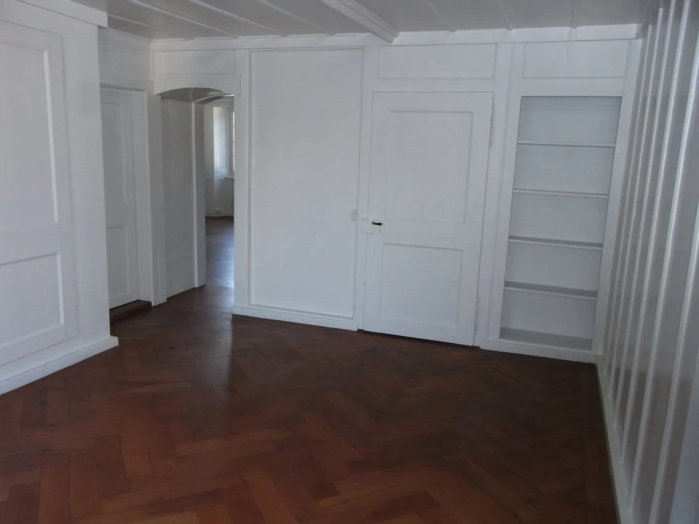 SPACIOUS 3.5 ROOM APARTMENT WITH 95M2 - Photo 4 of 8