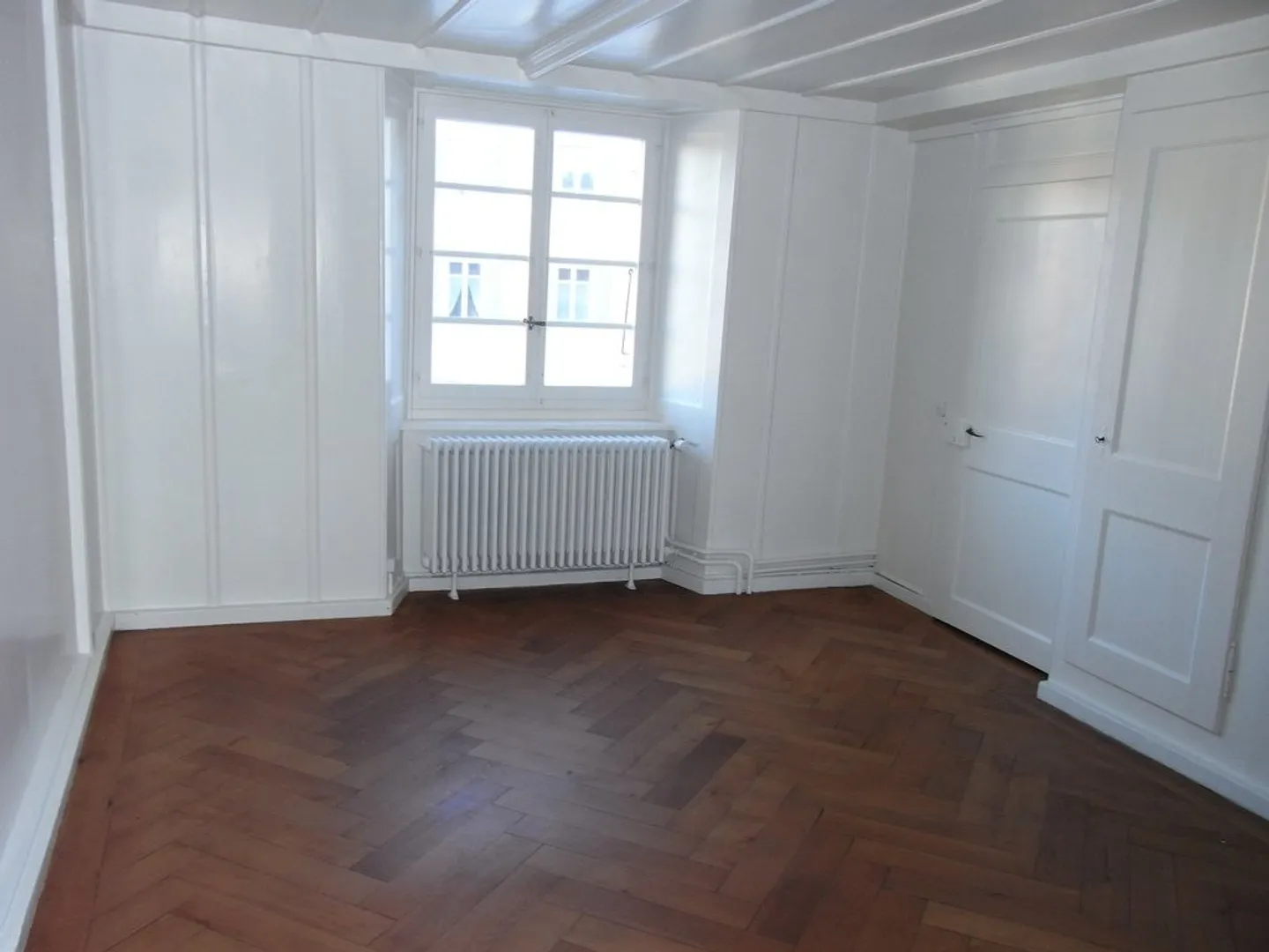 SPACIOUS 3.5 ROOM APARTMENT WITH 95M2 - Photo 5 of 8