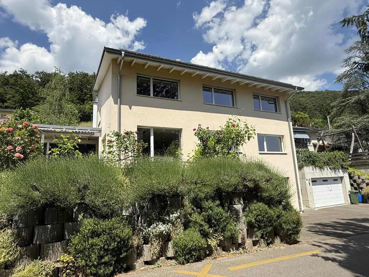 Geräumiges Einfamilienhaus in Beringen - Foto 1 von 26