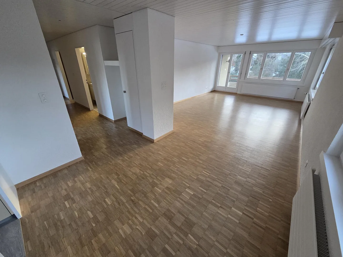 Appartement spacieux de 3,5 pièces rénové avec nouvelle salle de bain/WC incluant un balcon - Photo 1 sur 13