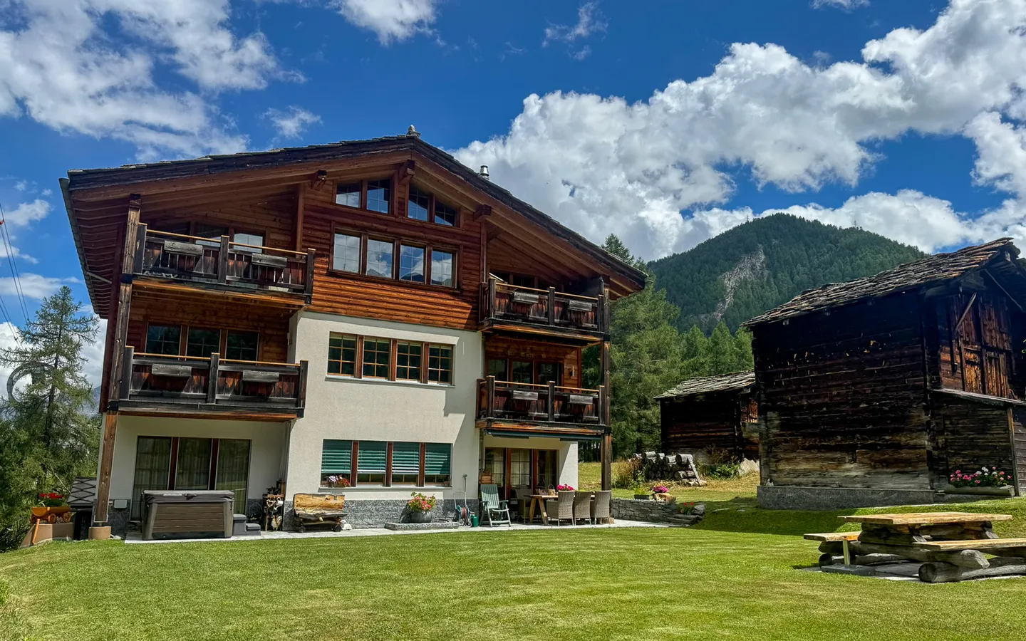 Ski-in et Ski-out / Appartement de 4,5 pièces dans un quartier résidentiel calme - Photo 1 sur 11