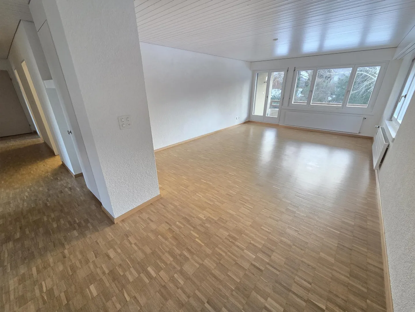 Appartement spacieux de 3,5 pièces rénové avec nouvelle salle de bain/WC incluant un balcon - Photo 2 sur 13