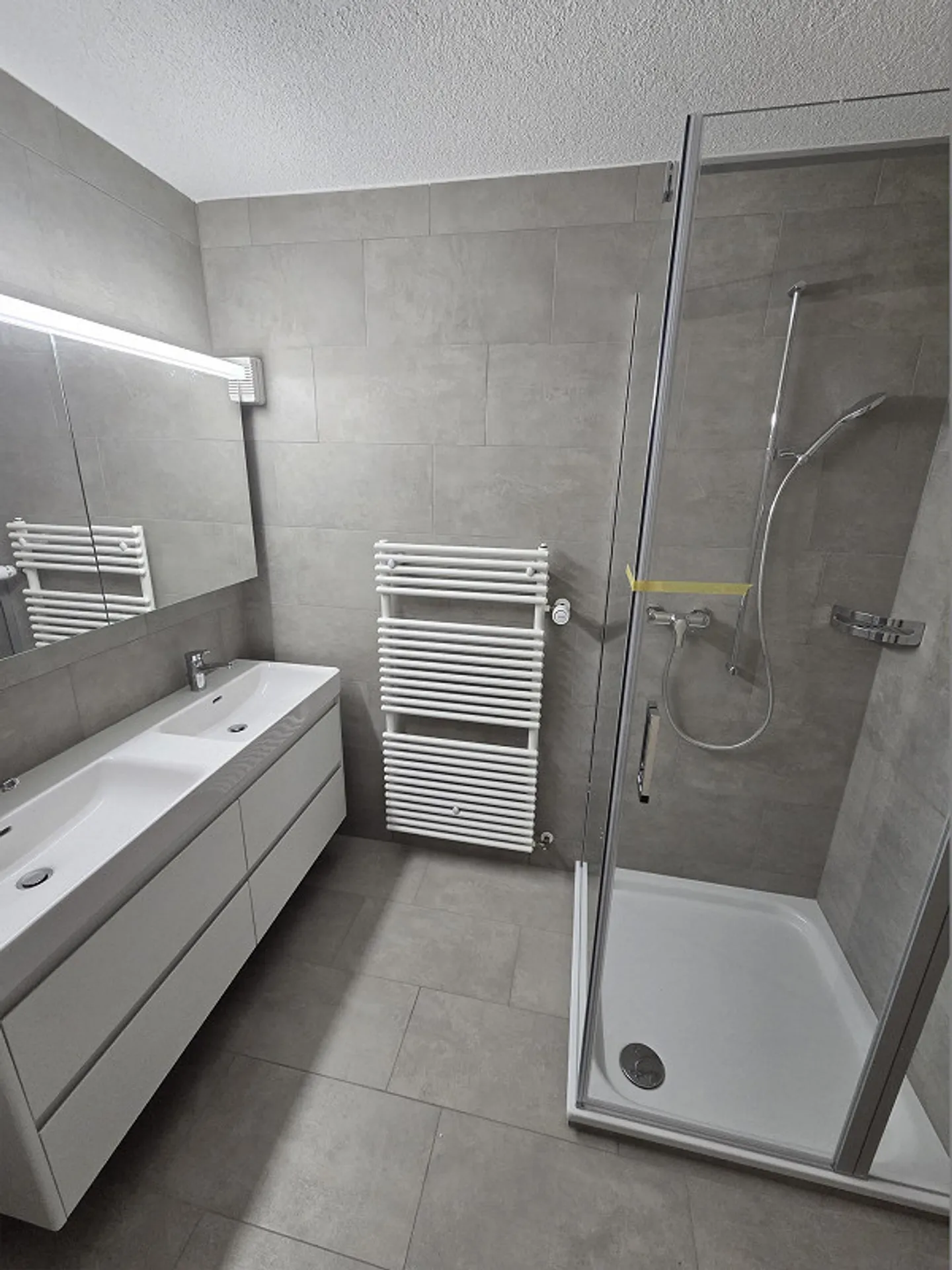 Appartement spacieux de 3,5 pièces rénové avec nouvelle salle de bain/WC incluant un balcon - Photo 6 sur 13