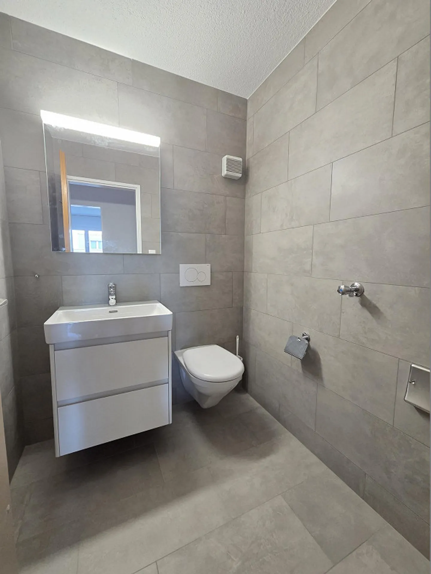 Appartement spacieux de 3,5 pièces rénové avec nouvelle salle de bain/WC incluant un balcon - Photo 7 sur 13