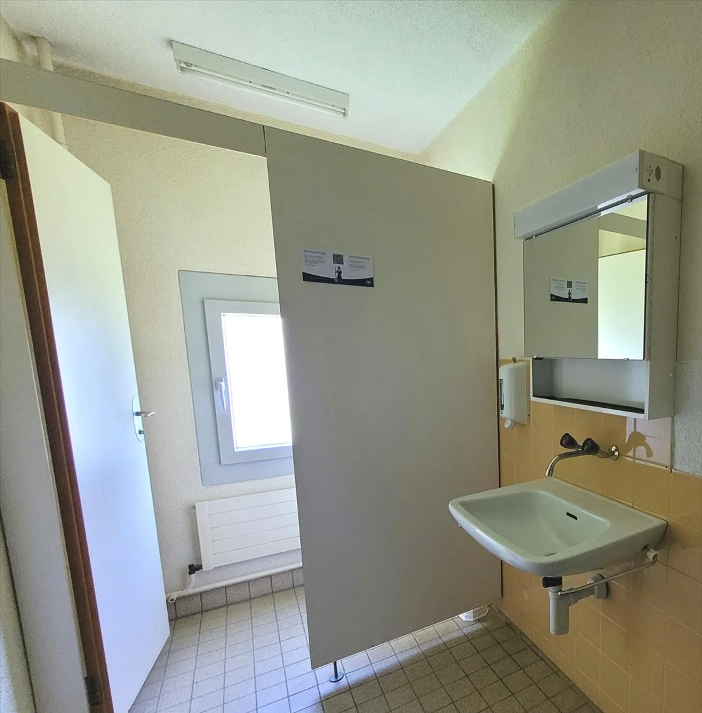 Vielseitige Mietfläche in Hinwil – Perfekt für KMU und Aussteller - Foto 4 von 4