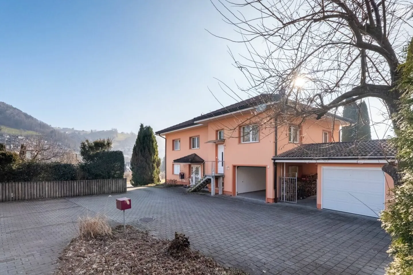 Spacious multi-generational house with extensive land reserve - Photo 5 of 12