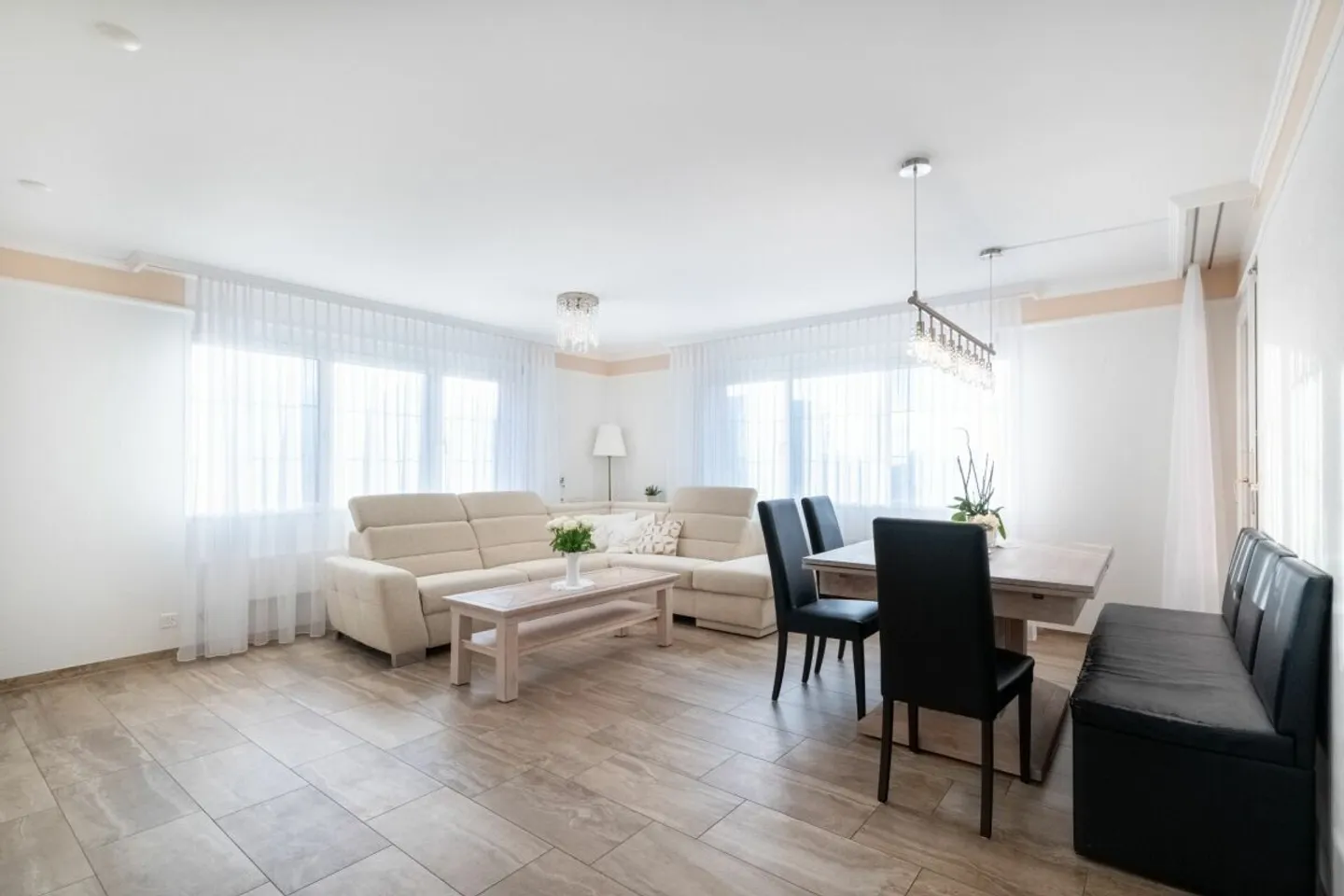 Spacious multi-generational house with extensive land reserve - Photo 8 of 12