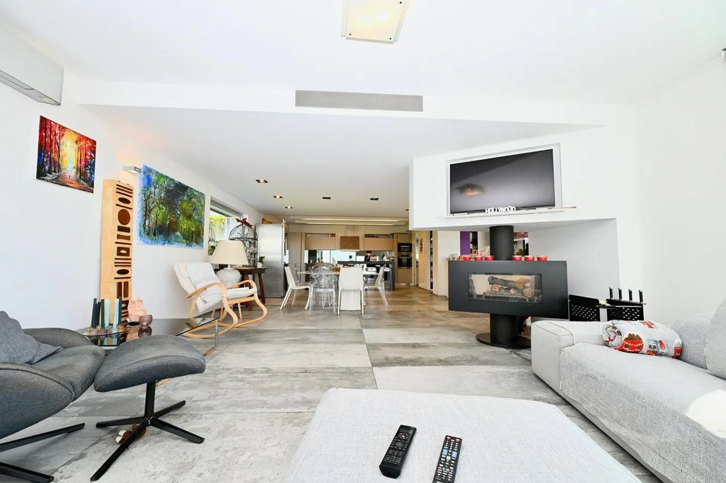 Prestigious Contemporary Villa with Garden, Pool and Private Vineyard - Photo 10 of 30