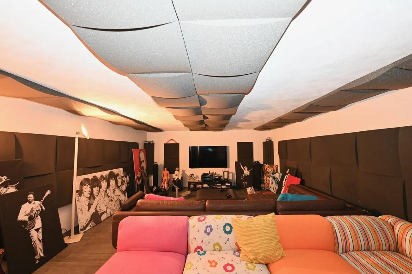 Prestigious Contemporary Villa with Garden, Pool and Private Vineyard - Photo 30 of 30