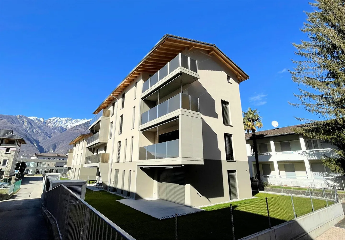 Nouvel appartement dans un quartier confortable et calme, à deux pas du centre - Photo 1 sur 15