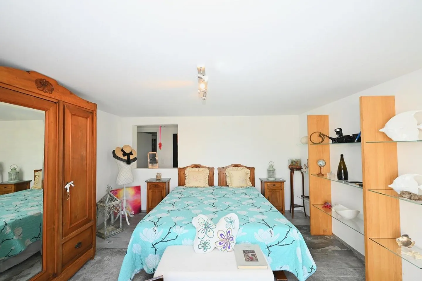 Prestigious Contemporary Villa with Garden, Pool and Private Vineyard - Photo 24 of 30