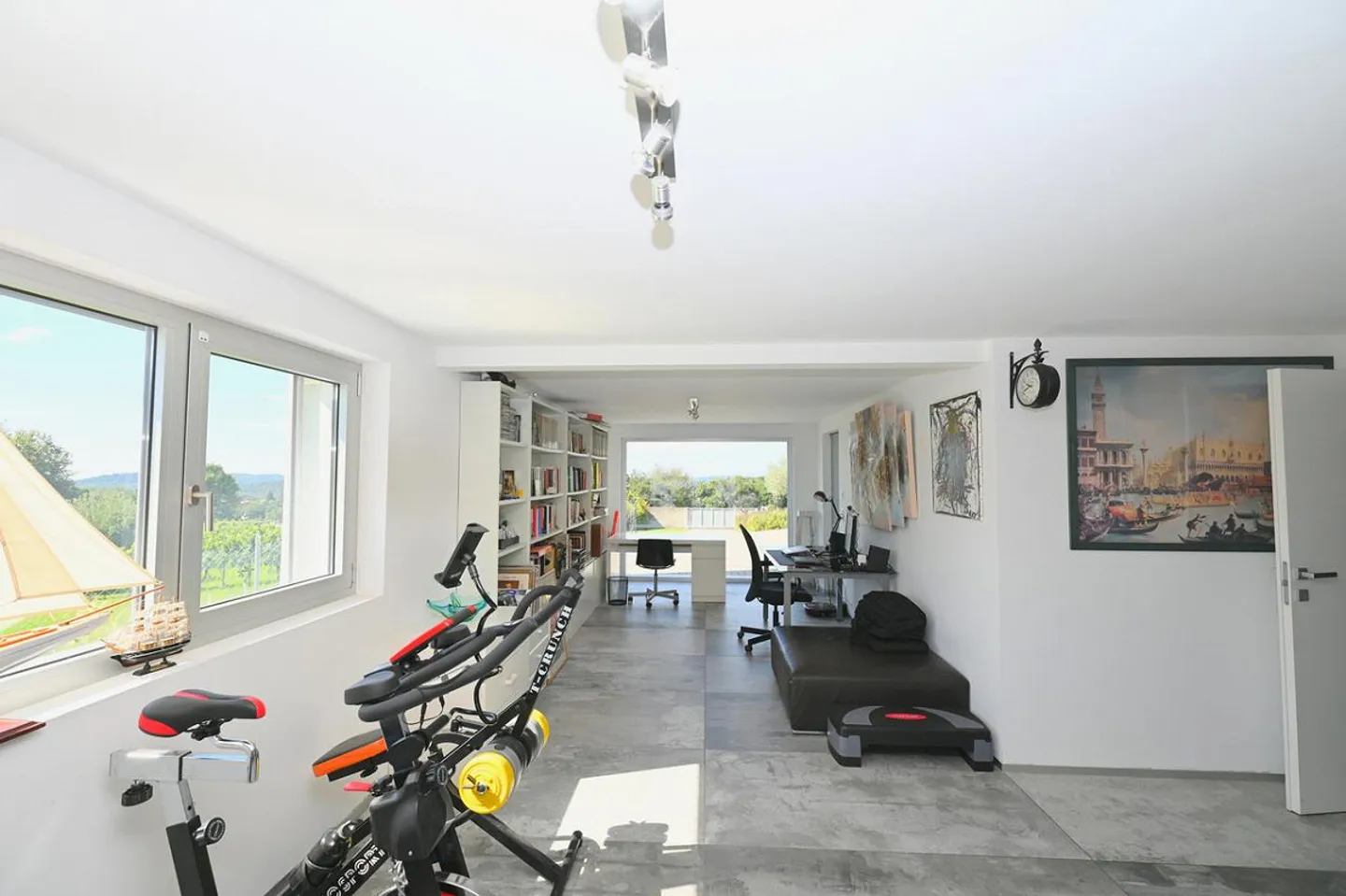 Prestigious Contemporary Villa with Garden, Pool and Private Vineyard - Photo 27 of 30