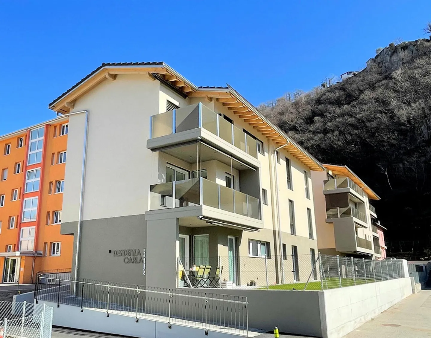 Nouvel appartement dans un quartier confortable et calme, à deux pas du centre - Photo 2 sur 15