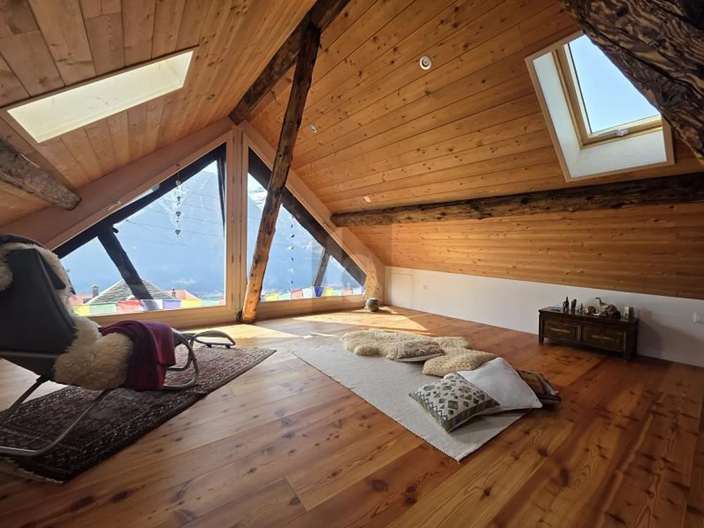 Spacious Family Home in Cavagnago - Photo 1 of 6