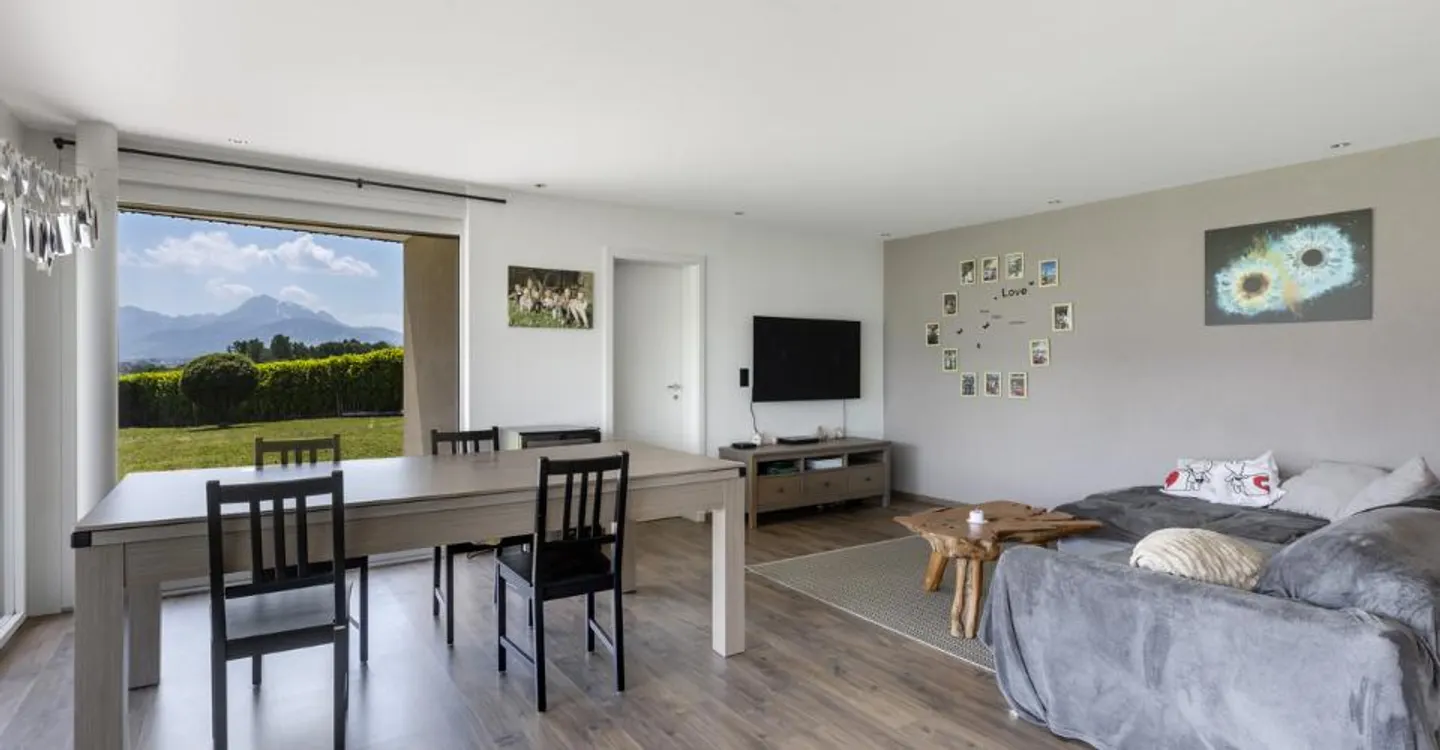 Superbe 5.5 pièces – Vue exceptionnelle et jardin privatif de 420m2 - Photo 4 sur 9