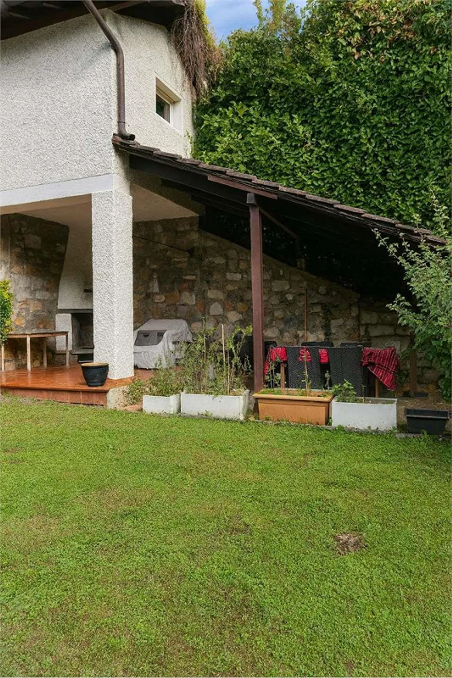 4.5 LOCALI CON GIARDINO A PAZZALLO - Foto 1 di 13