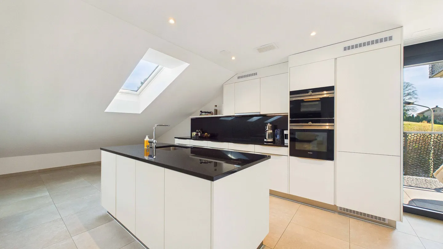 Komfort, Klasse und Charme: 5.5-Zimmer-Dach-Maisonette in Ottenbach - Photo 6 of 18