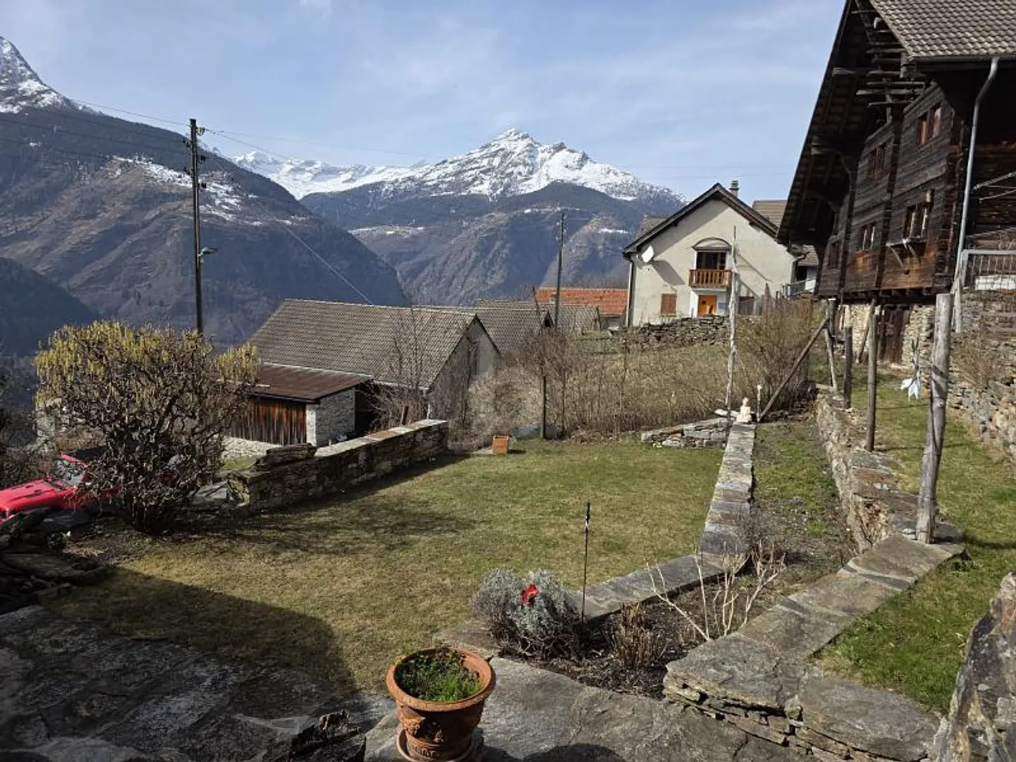 Spacious Family Home in Cavagnago - Photo 4 of 6