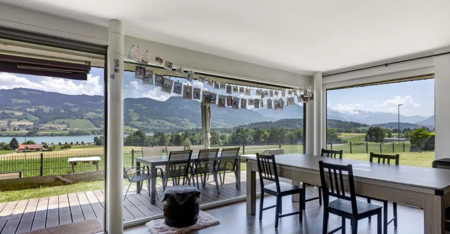 Superbe 5.5 pièces – Vue exceptionnelle et jardin privatif de 420m2 - Photo 2 sur 9