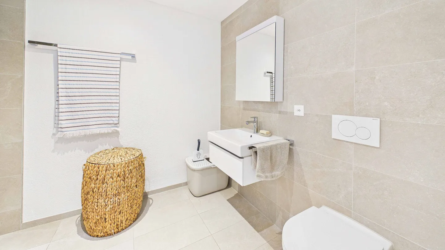 Komfort, Klasse und Charme: 5.5-Zimmer-Dach-Maisonette in Ottenbach - Photo 16 of 18