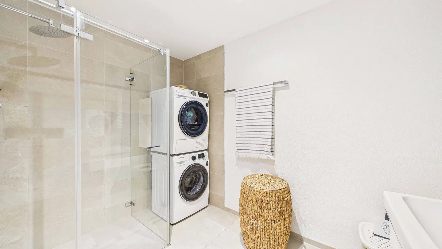 Komfort, Klasse und Charme: 5.5-Zimmer-Dach-Maisonette in Ottenbach - Photo 17 of 18