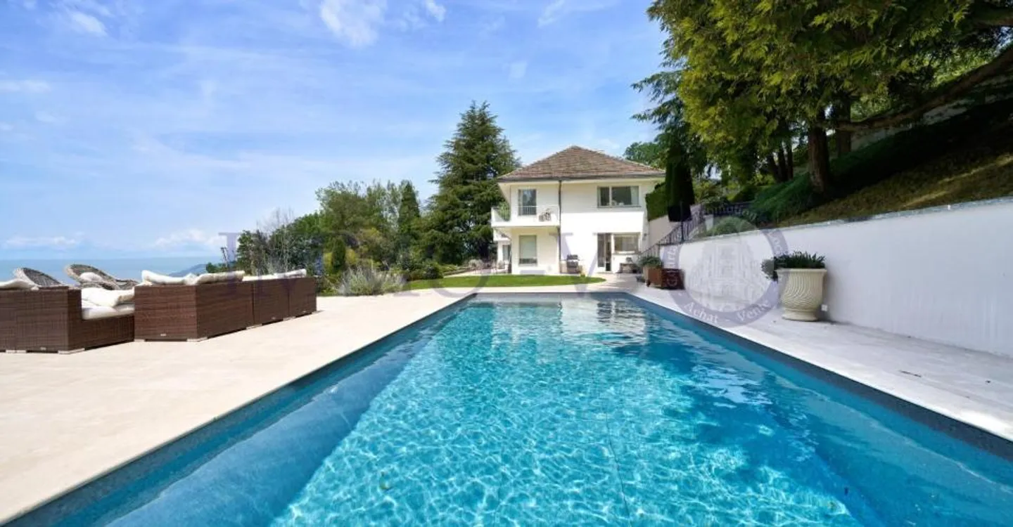 DI PRESTIGIO CON PISCINA E VISTA PANORAMICA - ARREDATO - Foto 1 di 13