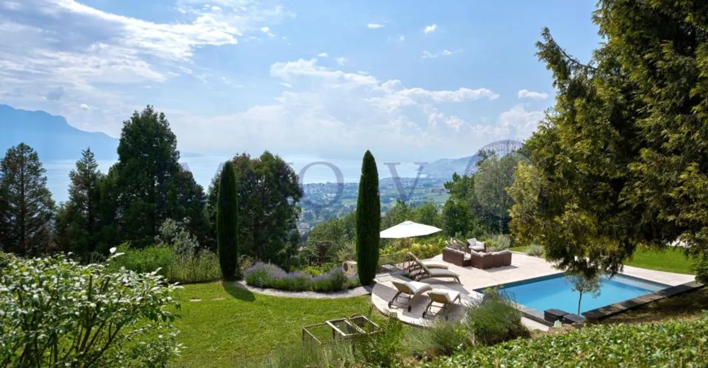 DI PRESTIGIO CON PISCINA E VISTA PANORAMICA - ARREDATO - Foto 2 di 13