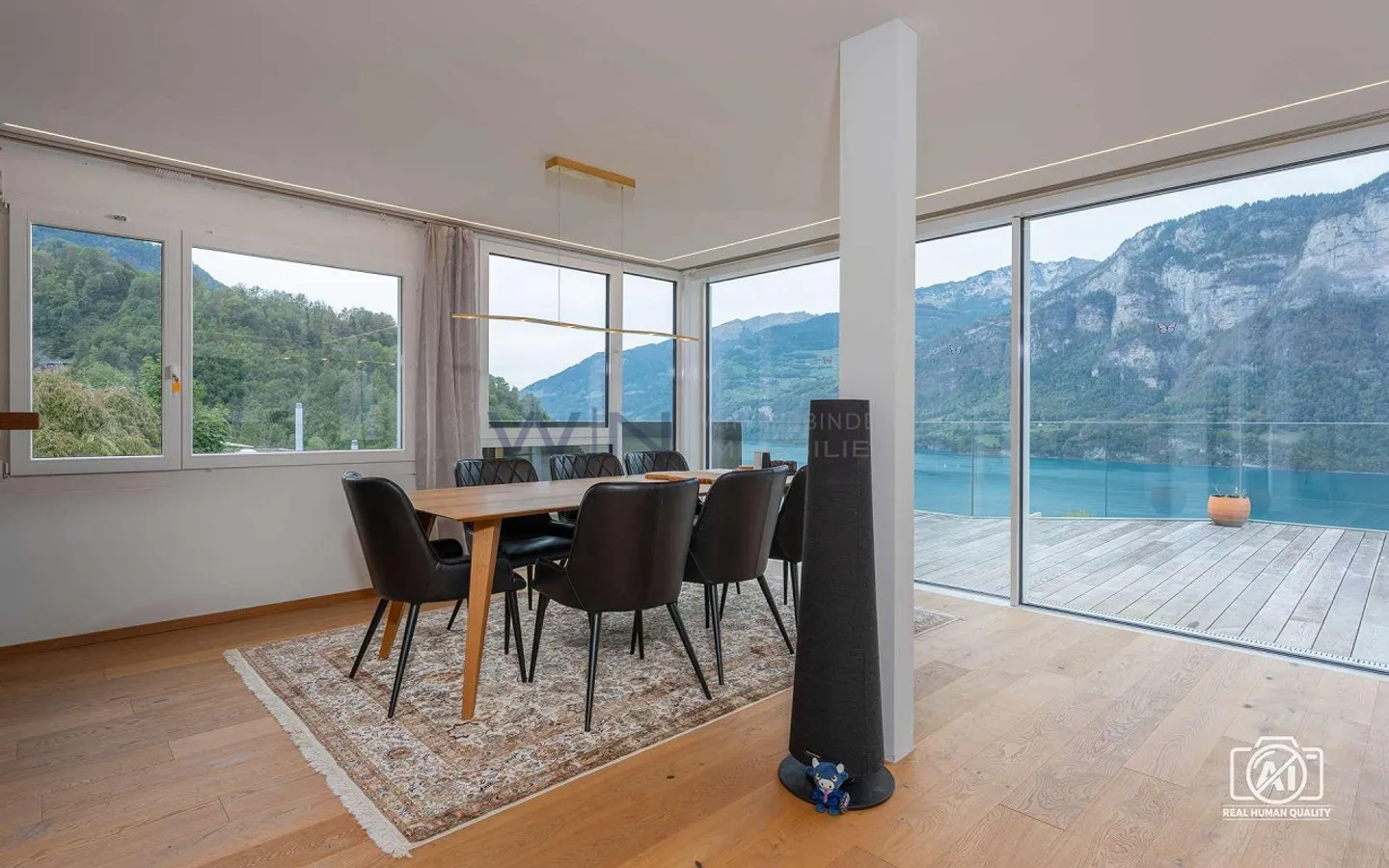 Attic terrace apartment with panoramic lake view - Photo 9 of 10