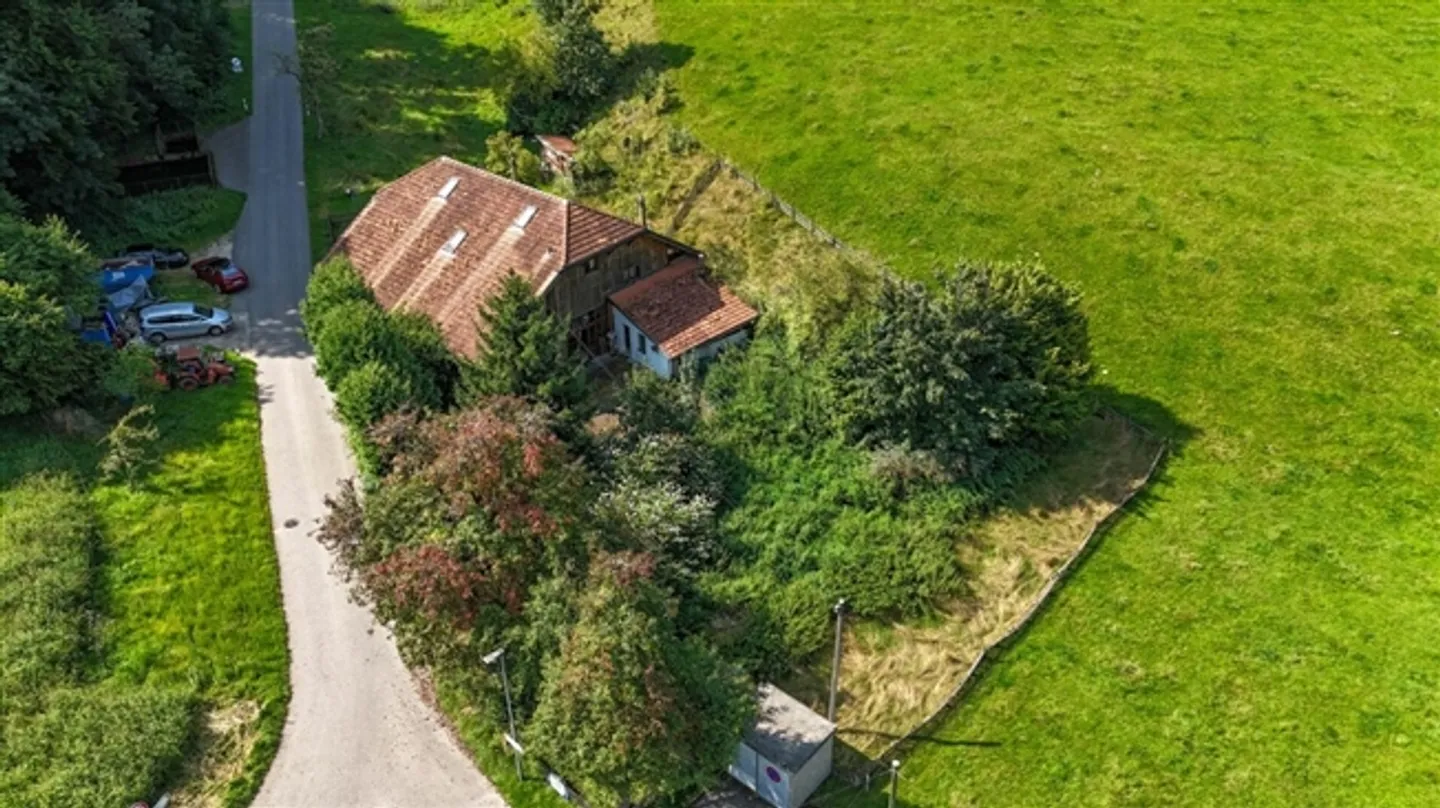 Attractive Half House in a Quiet Location - Photo 2 of 15