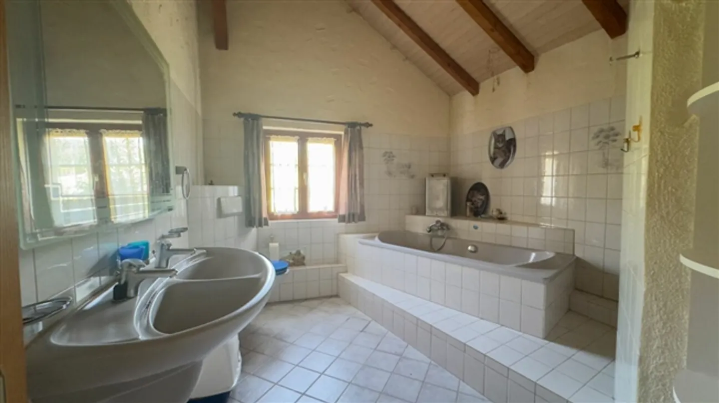 Attractive Half House in a Quiet Location - Photo 11 of 15