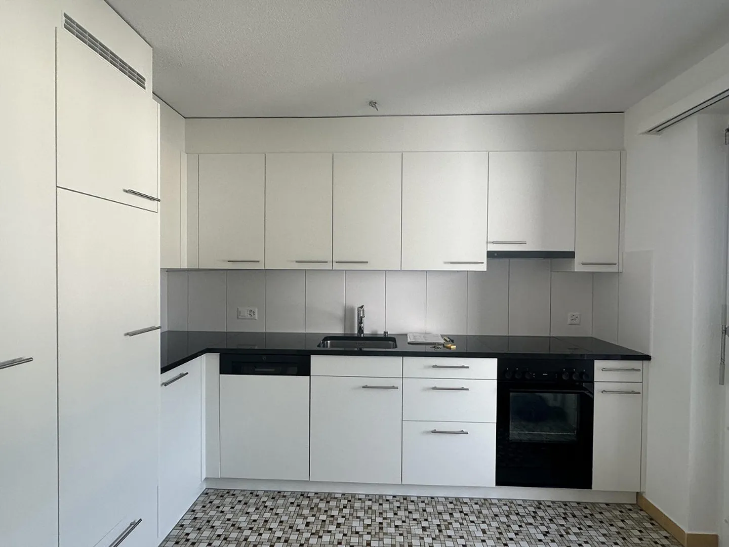 3.5 Room Apartment - Photo 1 of 12