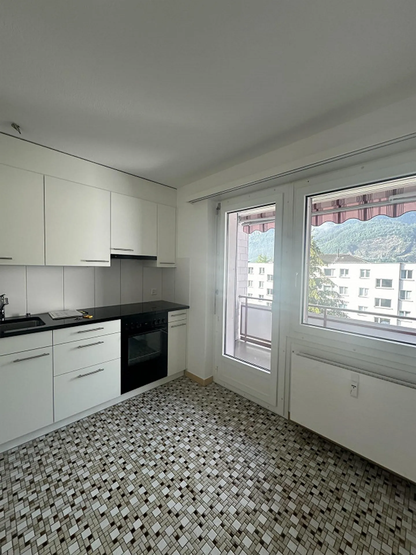 3.5 Room Apartment - Photo 3 of 12